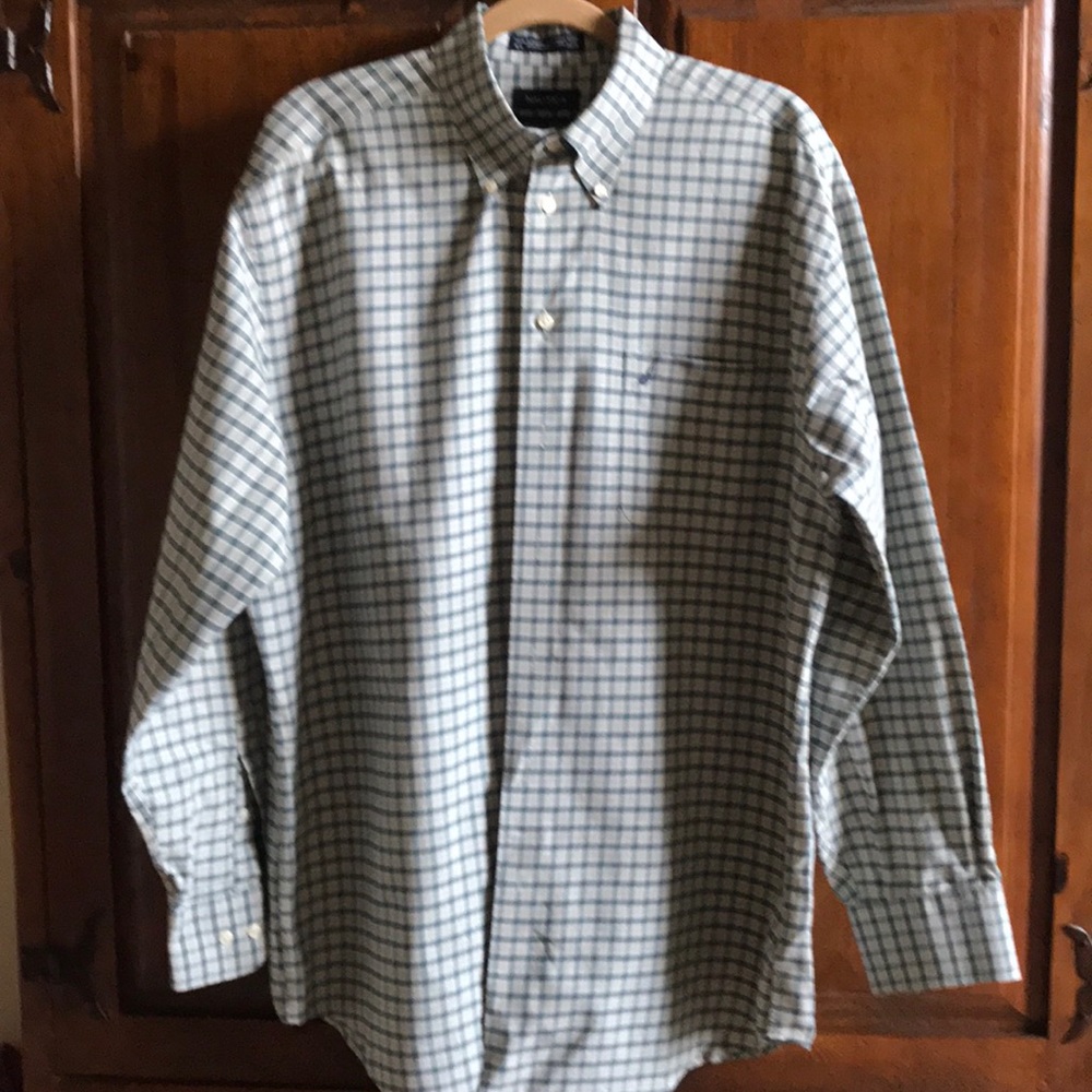 Men’s Nautica dress/casual shirt